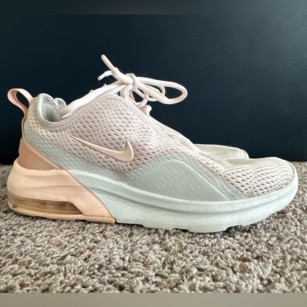 Women’s Nike Air Max Motion 2 Pale Pink size 7